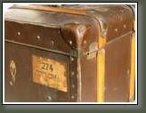 417022 old suitcase